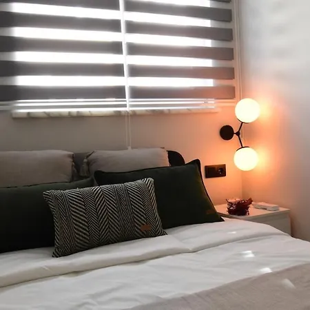 Stunning Seaview 2br Near Metro - Ym5 *