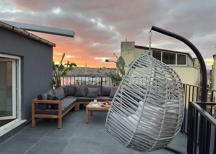 Stunning Seaview 2br Near Metro - Ym5 * Istambul